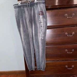 Abercrombie & Fitch, size M, gray